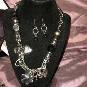 Necklace- earring set